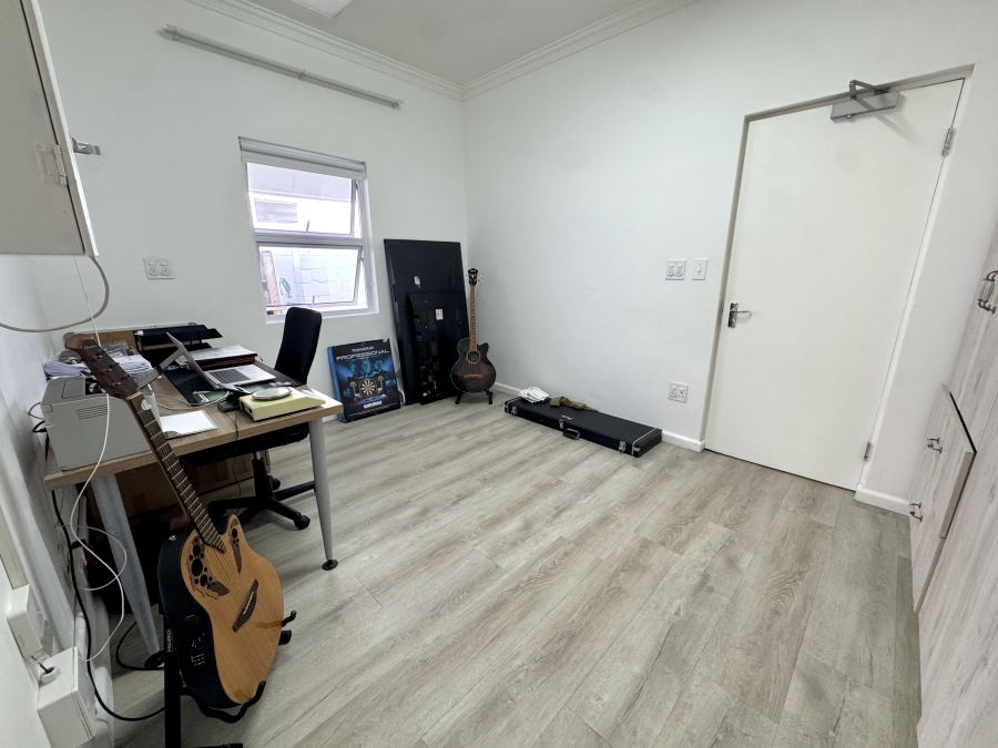 To Let 4 Bedroom Property for Rent in Grotto Bay Western Cape